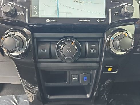 Used 2022 Toyota 4Runner TRD Off-Road Premium image 23