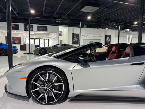 Used 2018 Lamborghini Aventador S image 54