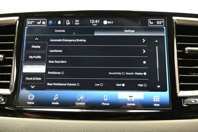 Certified 2024 Chrysler Pacifica Touring-L FWD image 39