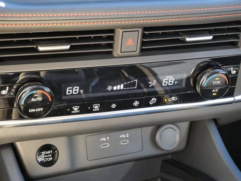 Used 2025 Nissan Rogue SV image 22