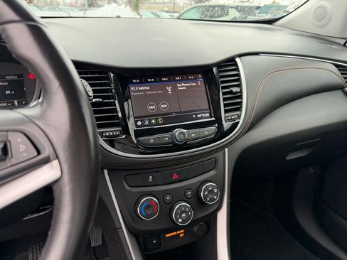Used 2022 Chevrolet Trax LT w/ LT Convenience Package image 14