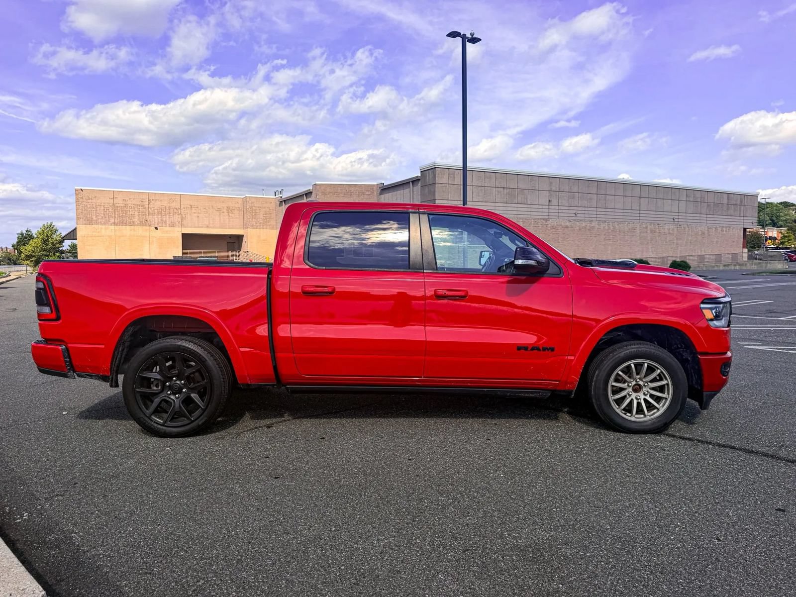 Used 2021 RAM 1500 Laramie AWD/4WD image 7