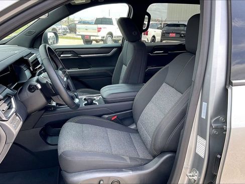 Used 2025 GMC Acadia Elevation AWD/4WD image 18