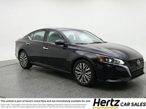 Used 2025 Nissan Altima 2.5 SV FWD image 1