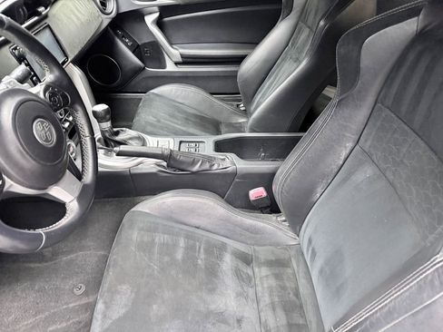 Used 2019 Toyota 86 RWD image 10