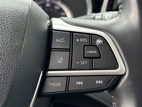 Used 2023 Toyota Highlander XLE image 40