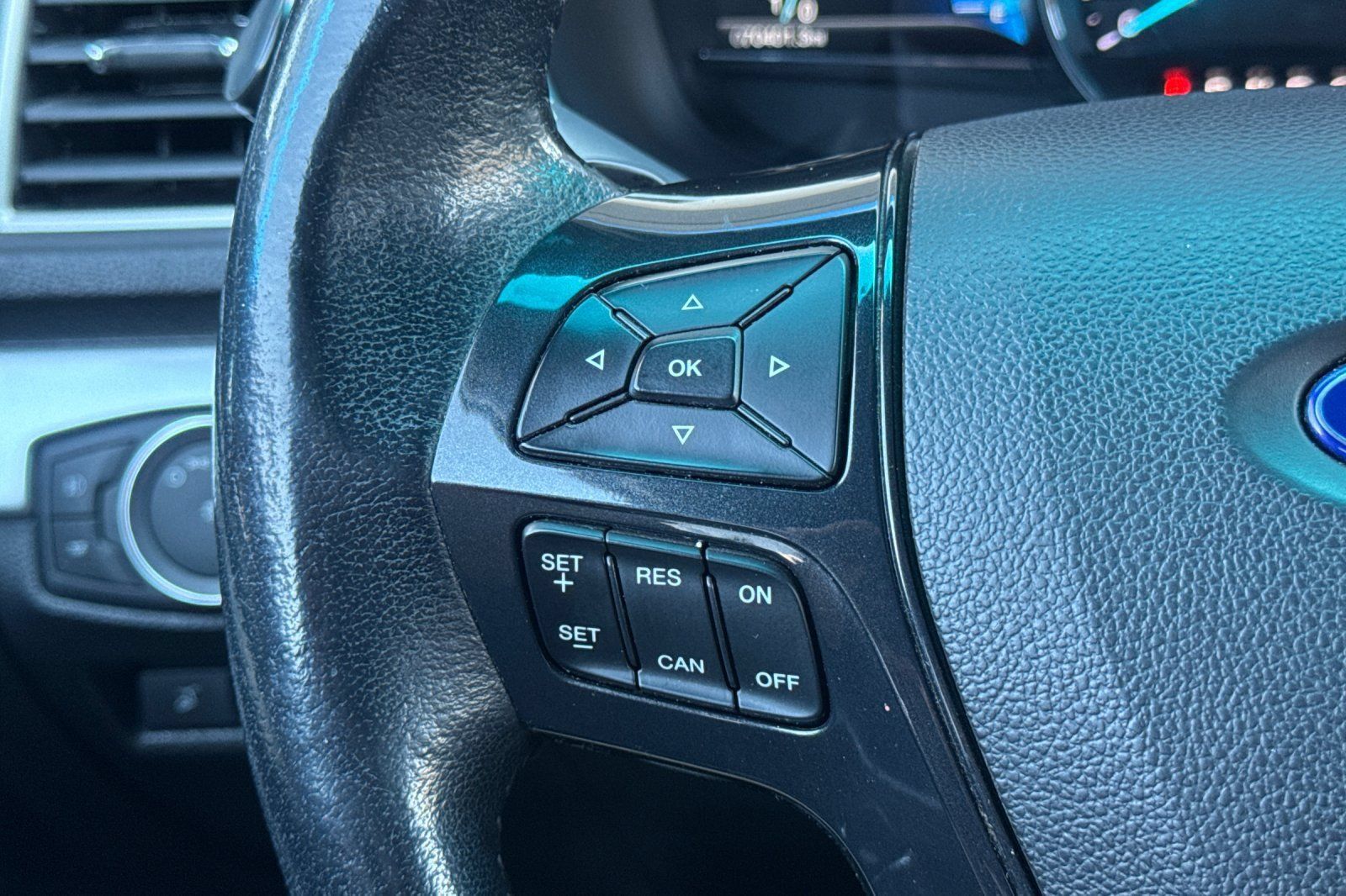 Used 2016 Ford Explorer XLT w/ Equipment Group 202A AWD/4WD image 36
