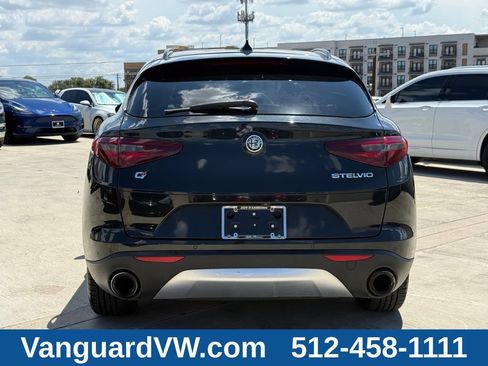 Used 2018 Alfa Romeo Stelvio Sport w/ Quick Order Package 22J Sport AWD/4WD image 10