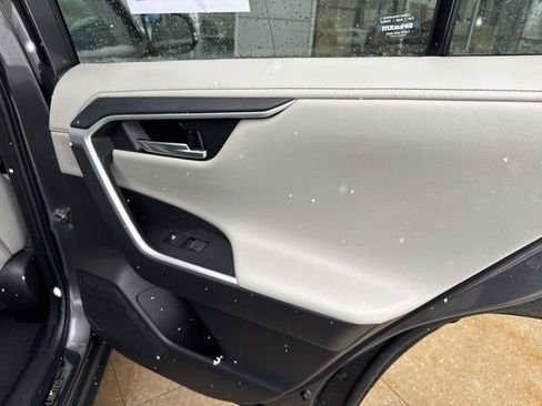 Used 2022 Toyota RAV4 Limited image 29