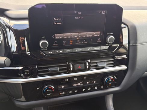 Used 2025 Nissan Pathfinder SV FWD image 22