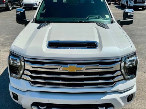 Used 2024 Chevrolet Silverado 2500 High Country w/ Technology Package AWD/4WD image 7