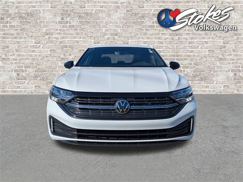 Used 2024 Volkswagen Jetta Sport image 9