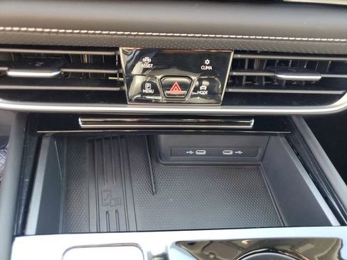 Certified 2025 Volkswagen Atlas SE w/ Panoramic Sunroof Package image 21