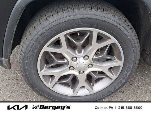 Used 2020 Jeep Grand Cherokee Limited AWD/4WD image 10