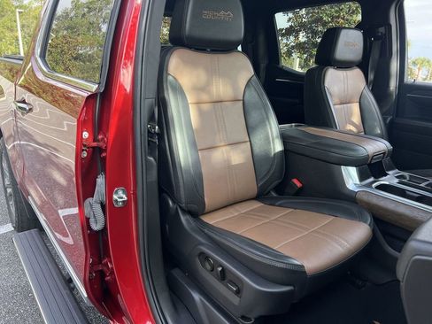 Used 2023 Chevrolet Silverado 1500 High Country w/ Technology Package image 28