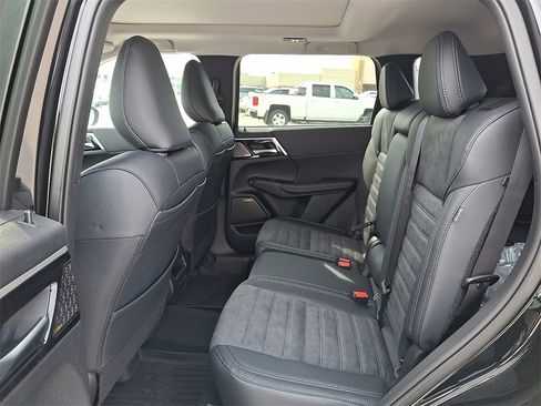 New 2025 Mitsubishi Outlander SE image 5