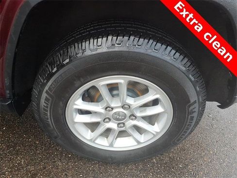Used 2018 Jeep Grand Cherokee Laredo image 14