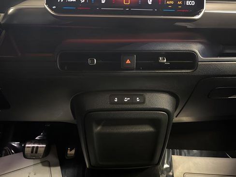 New 2025 Volkswagen ID. Buzz Pro S image 14