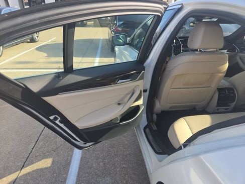 Used 2021 BMW 530i RWD image 15