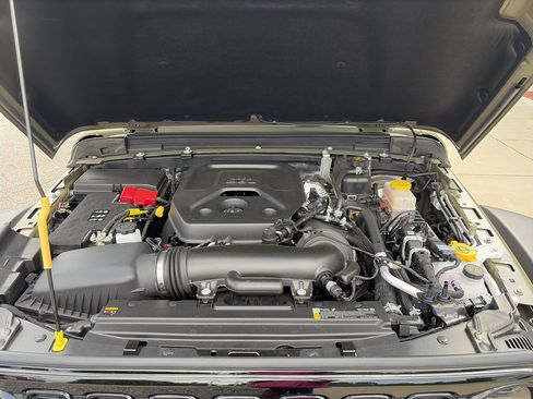Used 2025 Jeep Wrangler Sport AWD/4WD image 34
