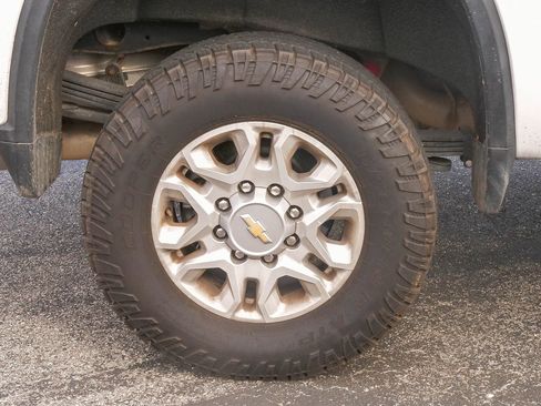 Used 2024 Chevrolet Silverado 2500 LT image 6