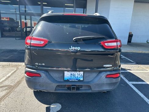 Used 2014 Jeep Cherokee Latitude w/ Cold Weather Group AWD/4WD image 7