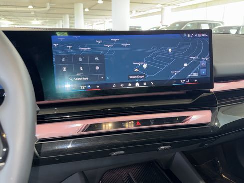 Used 2025 BMW i5 eDrive40i w/ Premium Package RWD image 26