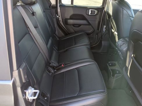 Used 2022 Jeep Gladiator Overland w/ Popular Equipment Package image 15