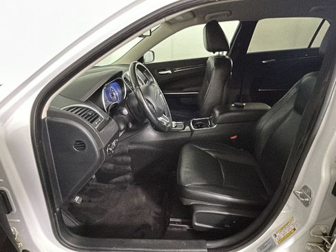 Used 2018 Chrysler 300 Limited AWD/4WD image 13