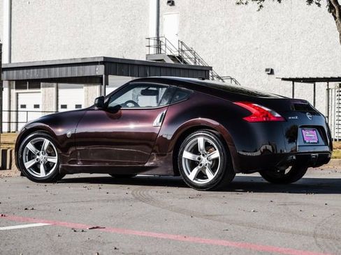 Used 2010 Nissan 370Z Touring image 3