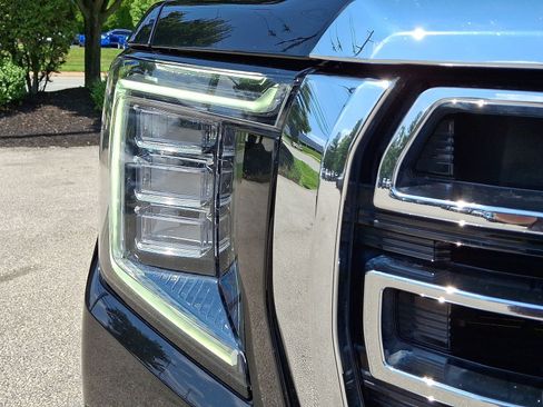 Used 2022 GMC Yukon SLT w/ SLT Premium Package AWD/4WD image 28