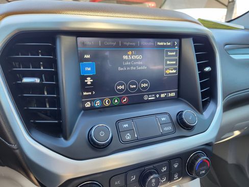 Used 2021 GMC Acadia SLT w/ Technology Package image 28