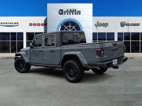 Used 2025 Jeep Gladiator Sport AWD/4WD image 9