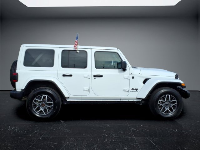 Used 2025 Jeep Wrangler Unlimited Sahara AWD/4WD image 2
