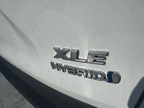 Used 2021 Toyota RAV4 XLE w/ XLE Grade Weather Package AWD/4WD image 10