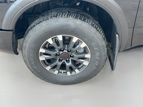 Used 2024 Nissan Titan PRO-4X w/ Pro-4x Convenience Package image 31