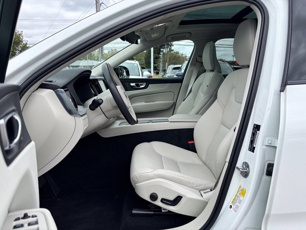 Certified 2024 Volvo XC60 B5 Plus w/ Climate Package AWD/4WD image 17
