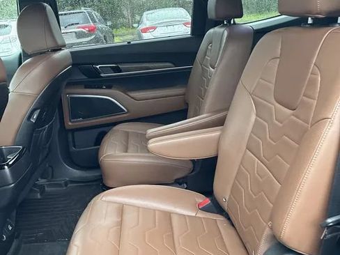Used 2022 Kia Telluride SX w/ SX Prestige Package AWD/4WD image 19