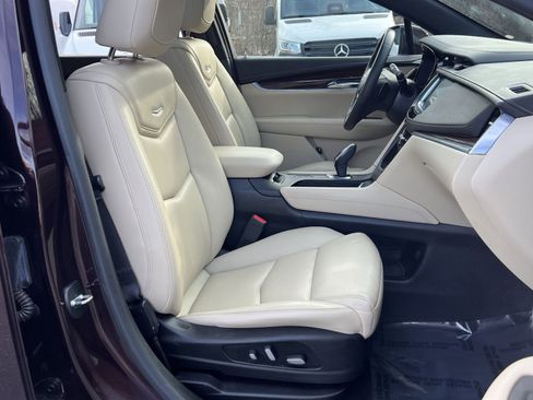 Used 2017 Cadillac XT5 Luxury w/ LPO, Wheel Lock Package image 26