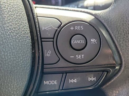 Used 2021 Toyota RAV4 XLE image 22