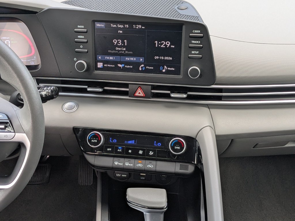 Used 2026 Hyundai Elantra Hybrid FWD image 17