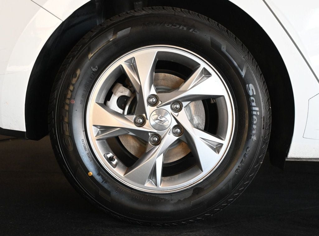 Used 2021 Hyundai Elantra SE FWD image 9