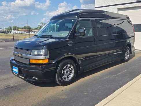 Used 2022 Chevrolet Express 2500 Extended w/ Enhanced Convenience Package image 10