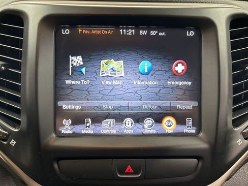 Used 2016 Jeep Cherokee Limited AWD/4WD image 16