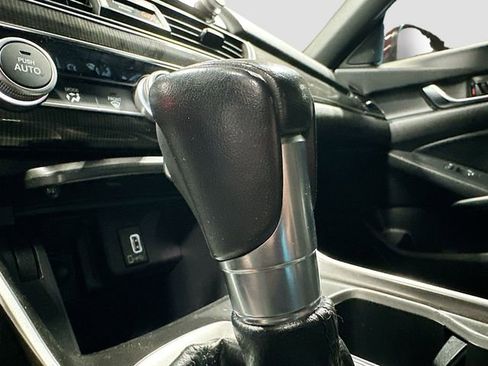 Used 2018 Honda Accord Sport image 18