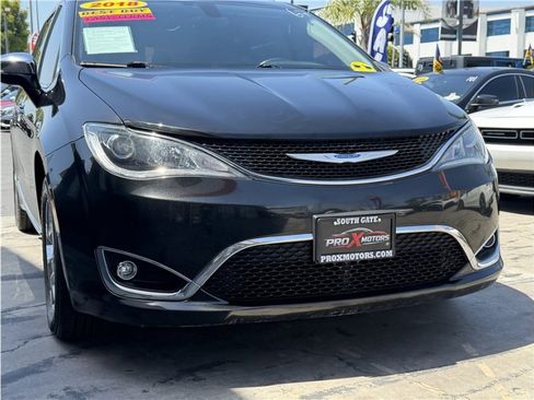 Used 2018 Chrysler Pacifica Limited FWD image 45