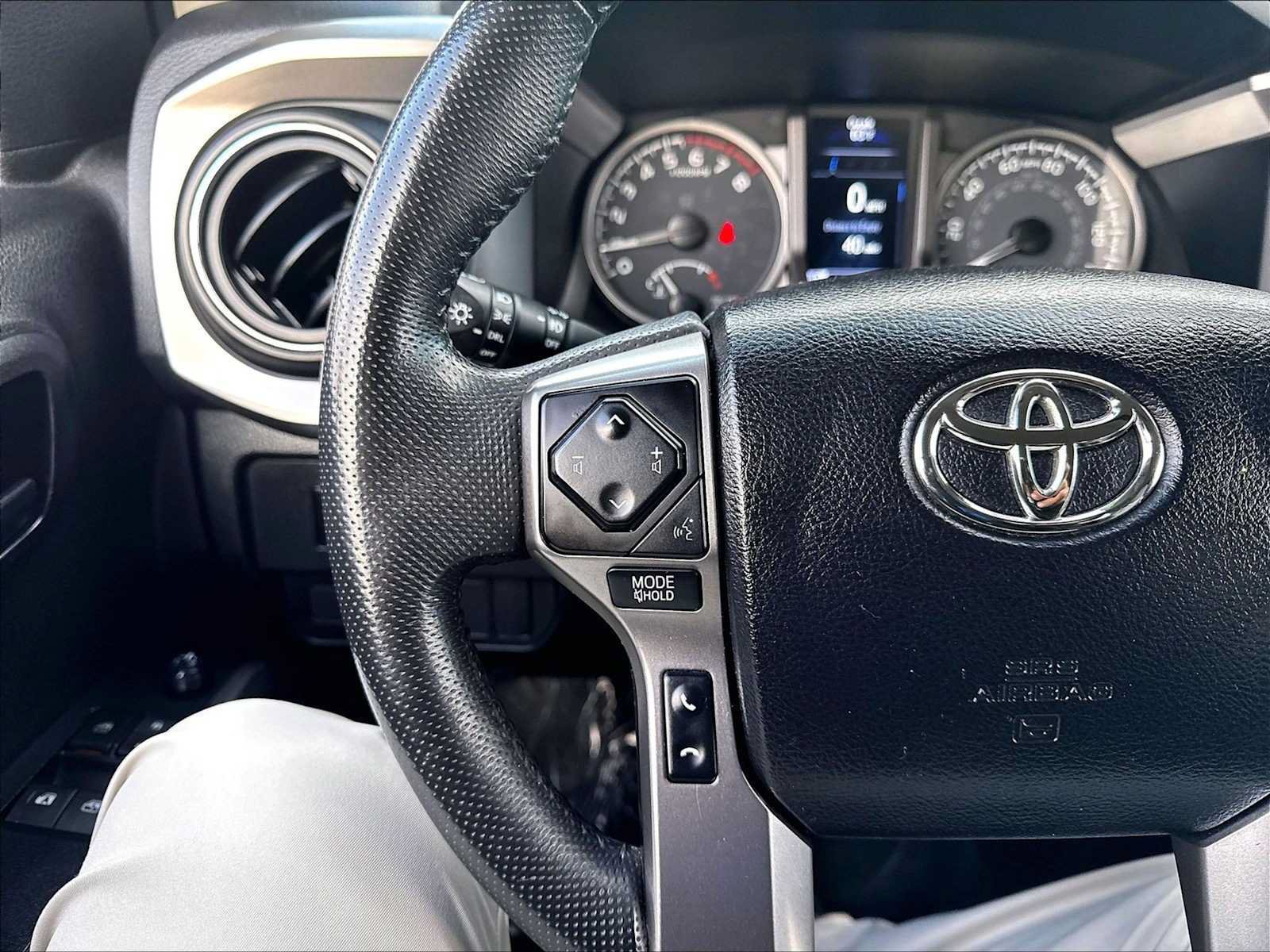 Used 2022 Toyota Tacoma SR5 AWD/4WD image 19