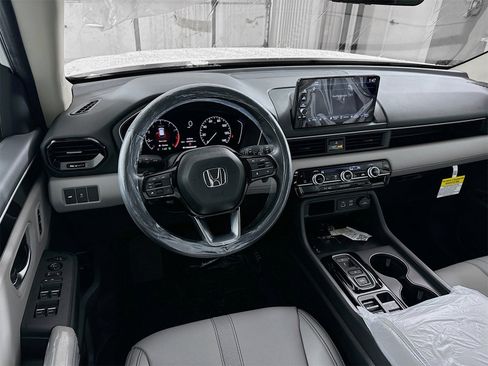 Used 2025 Honda Pilot EX-L image 13