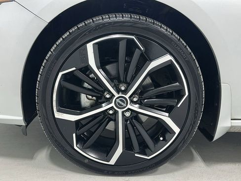 Used 2023 Nissan Altima 2.5 SR w/ SR Premium Package FWD image 9