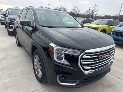 Used 2023 GMC Terrain SLT w/ Infotainment Package II image 1